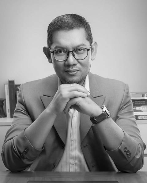 Alfonsus Ageng Gustopo, Direktur, potret hitam putih